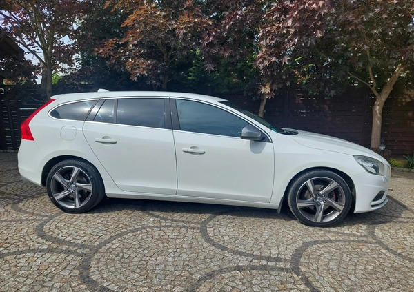 Volvo V60 cena 42400 przebieg: 149000, rok produkcji 2013 z Sejny małe 596